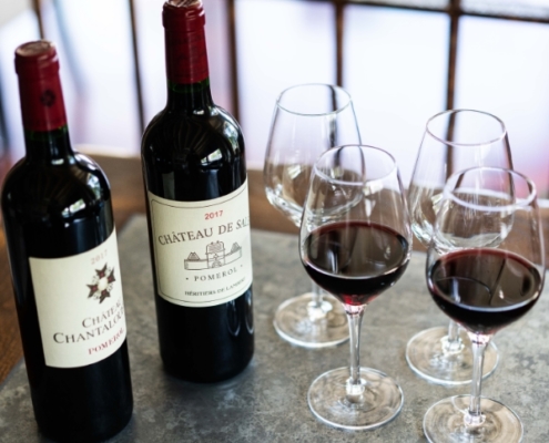 Bouteilles de Pomerol rouge, vin de Bordeaux