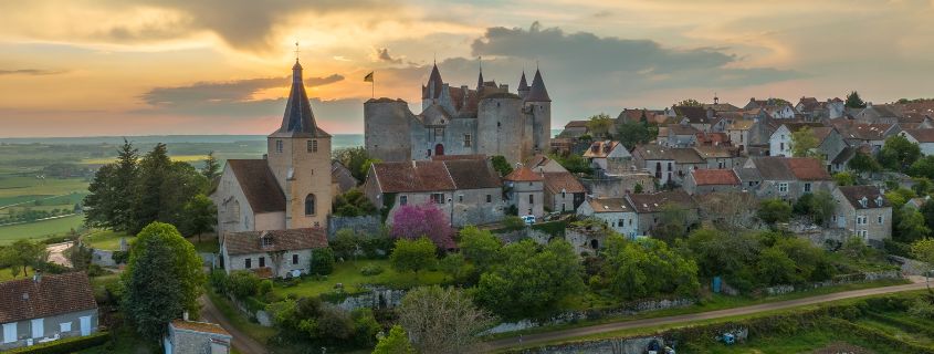Châteauneuf-en-Auxois, plus beaux villages autour de Dijon